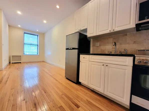 42 West 65th Street image 1 of 5