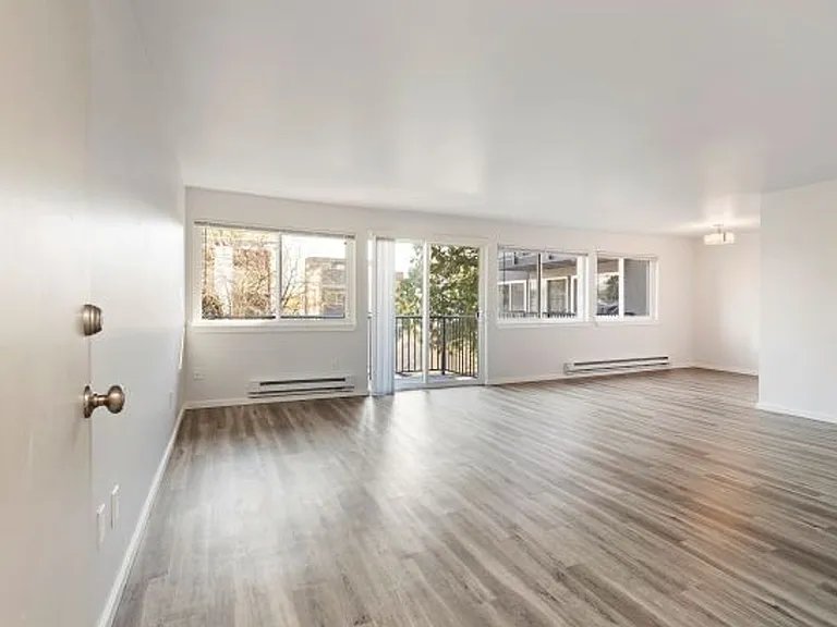 Ekilai Apartments - Spacious 1 Bed, 2 Bed Units & 3 Bed Units, w/ Private Balcony ~ Designer fini... — Photo 36