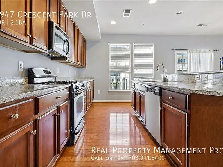 7947 Crescent Park Dr — Photo 12