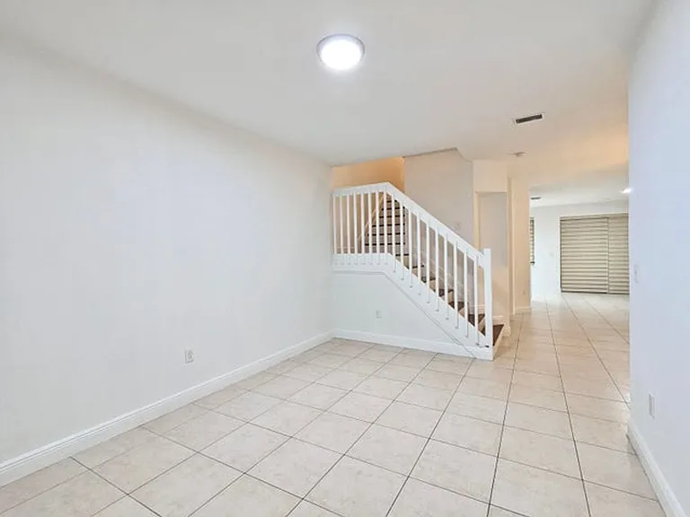 10781 NW 81st Ln — Photo 7