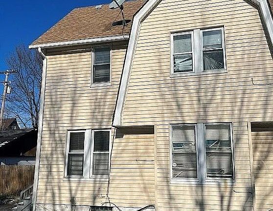 2nd image of 1140 E 113th St