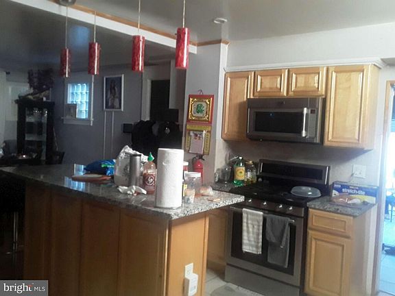 5th image of 404 Hutchinson St