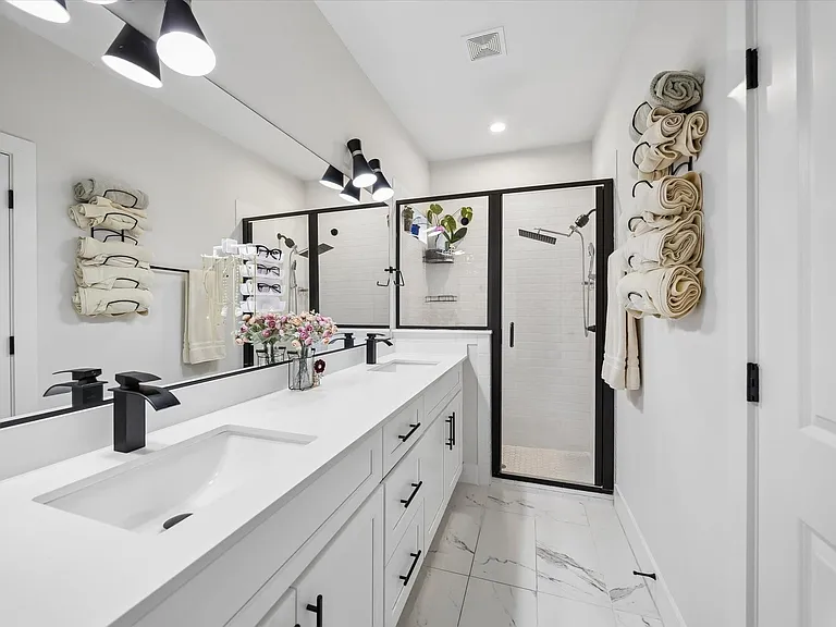 2625 Paul Quinn St #B — Photo 15