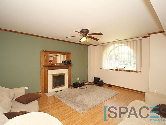 2nd image of 3514 N Wilton Ave #Gdn