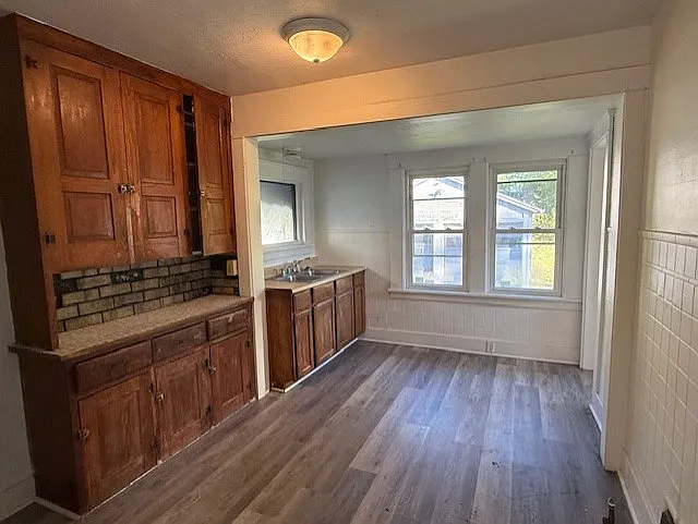 227 Idylwild St NE — Photo 3