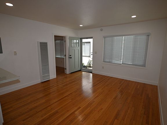 4th image of 70 Roycroft Ave APT B