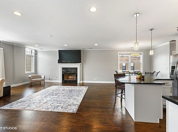 3rd image of 461 E Bowen Ave Unit 3