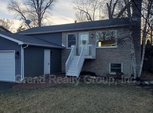 527 Santa Barbara Rd, Lakemoor, IL 60051