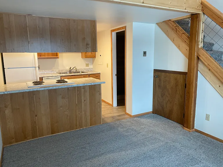 880 Weiss Dr #6 — Photo 1