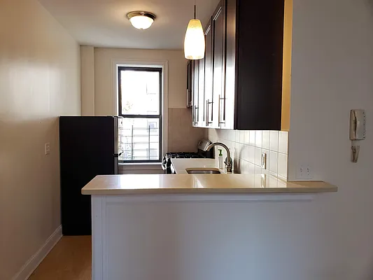 Rented by Zuz Realty | media 10