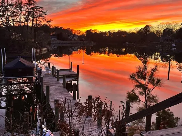 19 Spear Pl, Reedville, VA 22539