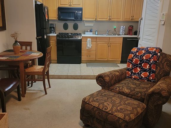 3rd image of 1501 Williams St #B