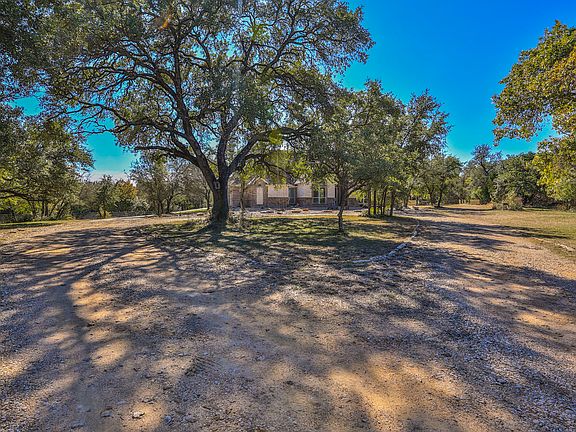 3rd image of 1321 Great Oaks