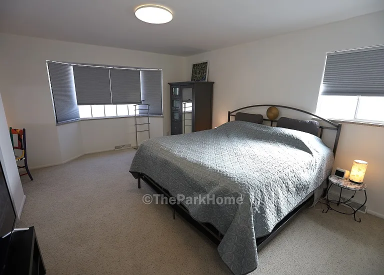 Big and bright primary bedroom with en suite bath and walk-in closet.