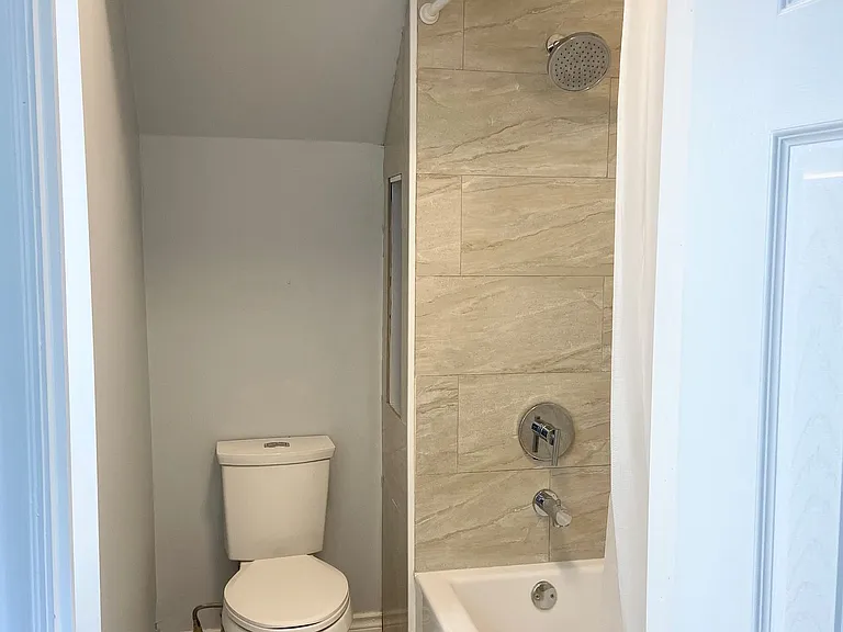 184 Rosemount Ave #MAIN — Photo 6