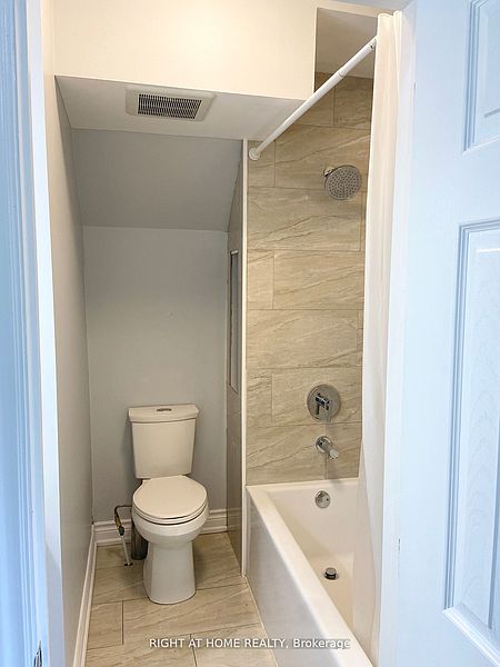 Toronto House for rent - 3 Bedrooms — photo 4