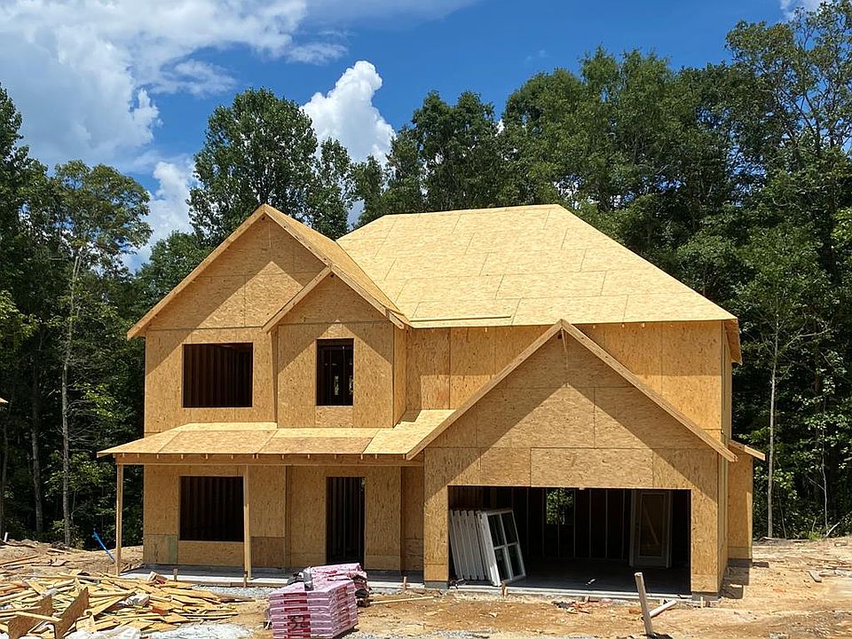 2nd image of 325 Lucy Ln
