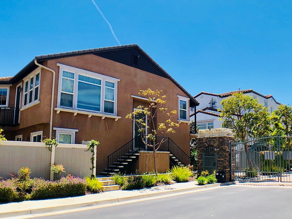 2nd image of 2889 Plaza Del Amo Unit 101
