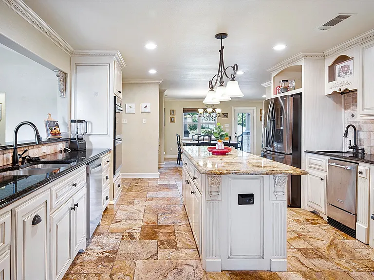 2309 Parker Rd — Photo 13