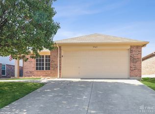 9945 Sparrow Hawk Ln, Fort Worth, TX 76108