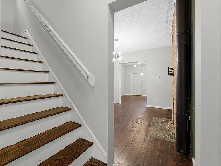 1635 Oak St #1635 — Photo 17