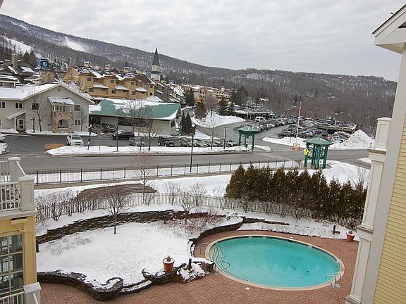 YEAR ROUND HEATED POOL /TUBS