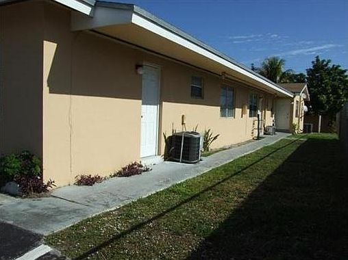 2nd image of 16041 NE 19th Ct APT 1