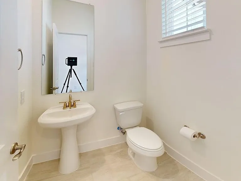 7033 Lathrop Ln — Photo 3