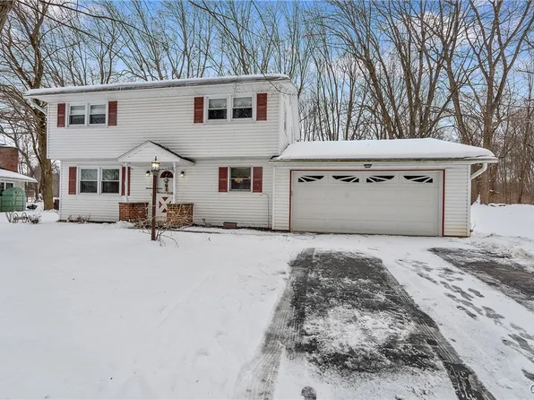 19 Overbrook Ln, Baldwinsville, NY 13027