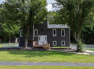 8 Birchwood Ln, Coventry, RI 02816