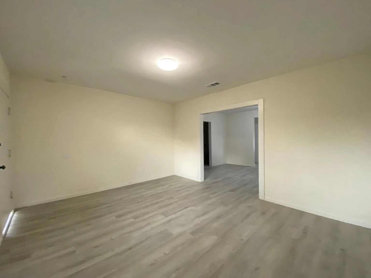 3 bed, 1100 sqft, $3,300 — Photo 2