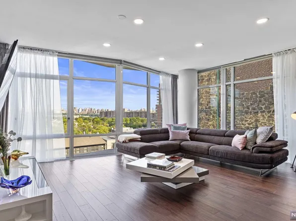 100 Thompson Ln APT 4A, Edgewater, NJ 07020