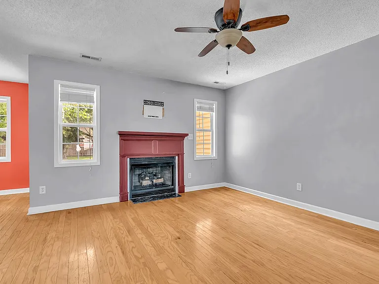403 Arabian Ln — Photo 13