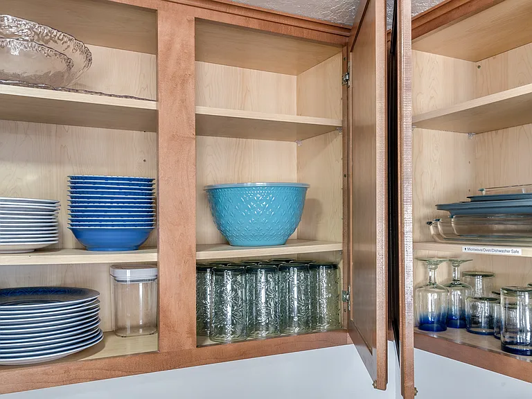 E Celeste Dr — Photo 15