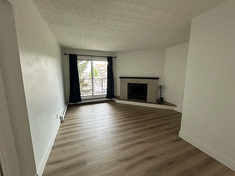 7034 Tudor Gln #7034 — Photo 11