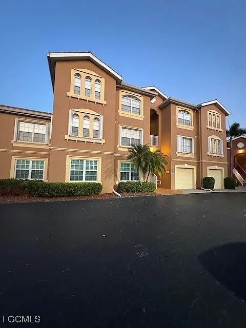 1 bed, 1.0 bath, 719 sqft, $1,200 — Photo 2