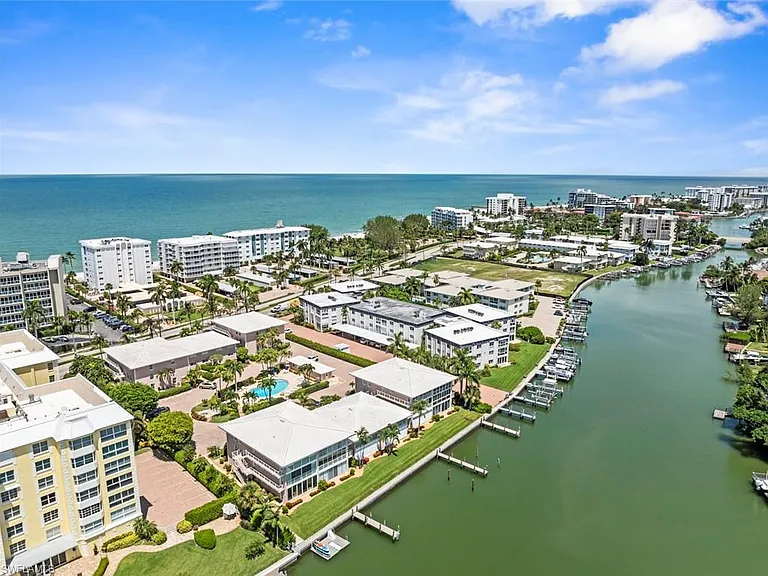 1910 Gulf Shore Blvd N #107 — Photo 34