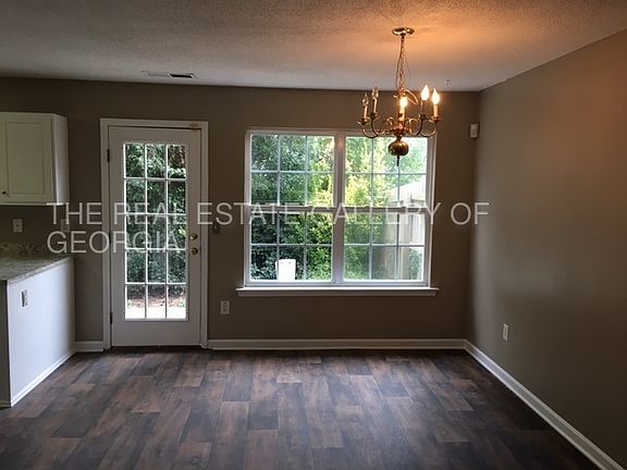 3rd image of 264 Coral Cir