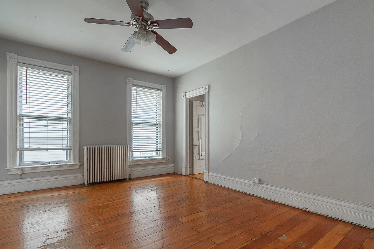 313 E Mifflin St — Photo 2