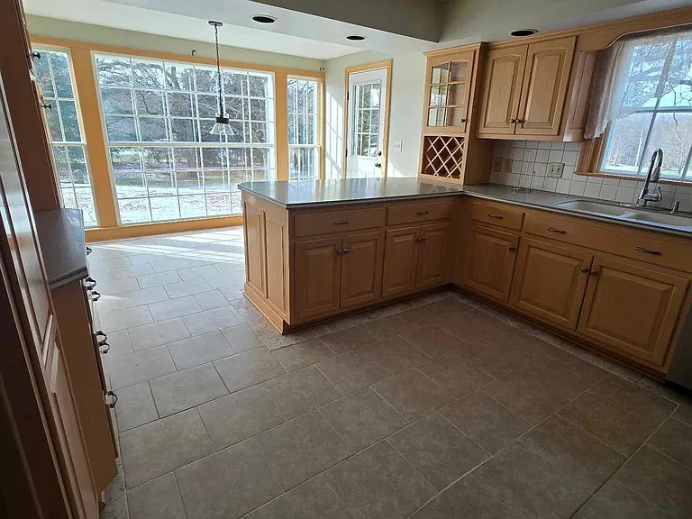 645 Wye Rd — Photo 11