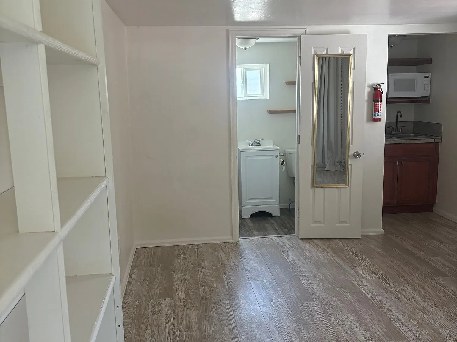 Detached Private Studio 2 Blocks from CMU — Photo 2
