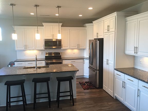 Kitchen w SS appliances