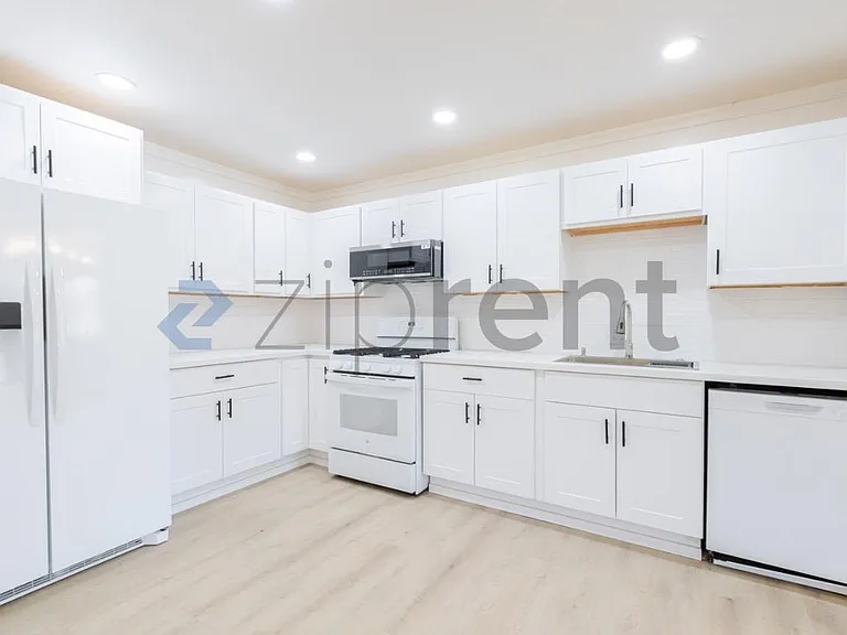 5637 44th St — Photo 7