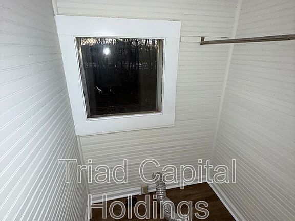 3rd image of 1227 Fairfield Dr