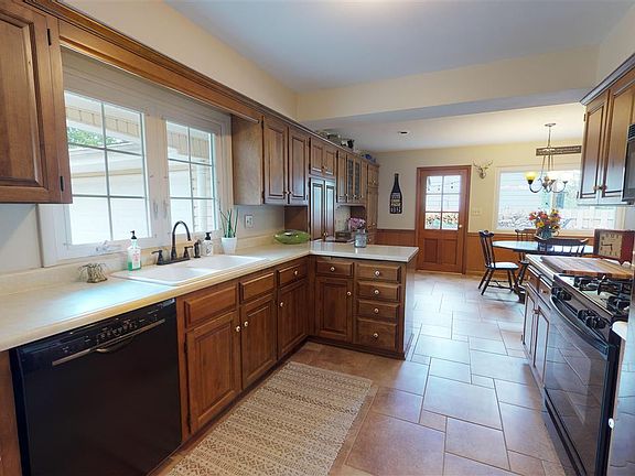 3rd image of 529 W Wynder Mere Ct