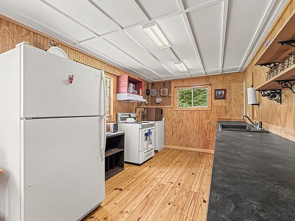 5th image of 140 Hummingbird Ln