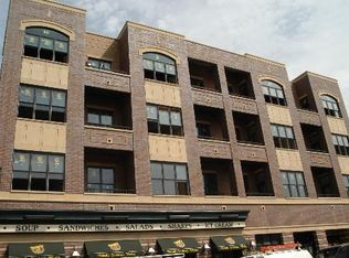 918 W Belmont Ave APT 203, Chicago, IL 60657