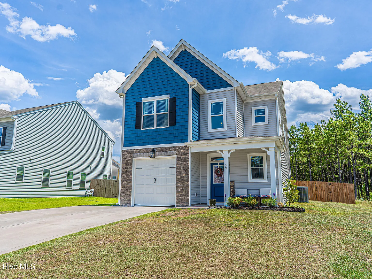 3 bed, 2.5 bath, 2130 sqft, $2,400 — Photo 2