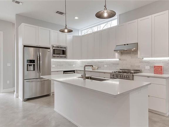 4th image of 1912 Romeria Dr #A