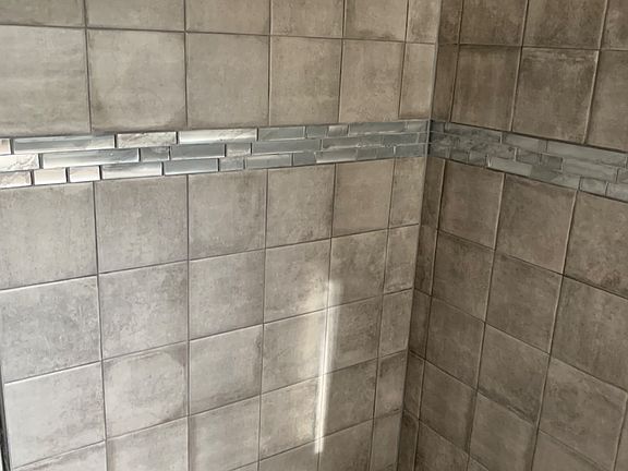 5th image of 211 Garnet Ave